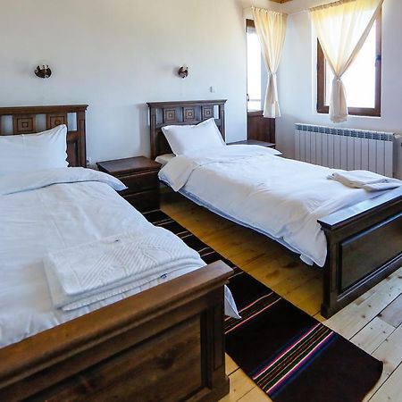 Калпаците - Kalpacite Guest Houses Skrebatno Екстер'єр фото