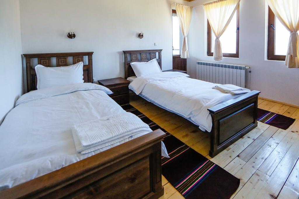 Калпаците - Kalpacite Guest Houses Skrebatno Екстер'єр фото