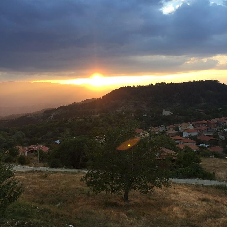 Калпаците - Kalpacite Guest Houses Skrebatno Екстер'єр фото