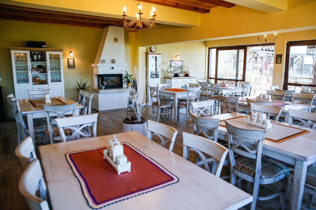 Калпаците - Kalpacite Guest Houses Skrebatno Екстер'єр фото