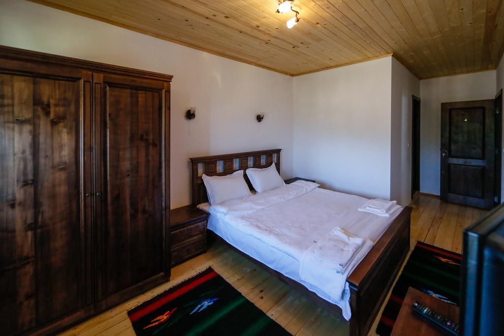 Калпаците - Kalpacite Guest Houses Skrebatno Екстер'єр фото