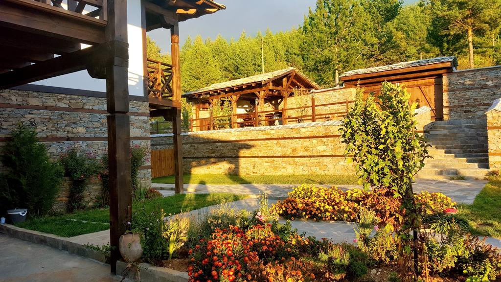 Калпаците - Kalpacite Guest Houses Skrebatno Екстер'єр фото